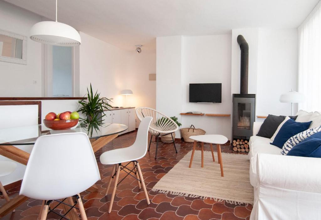 Torredembarra Apartment | Casa Blanca Beach Apartment
