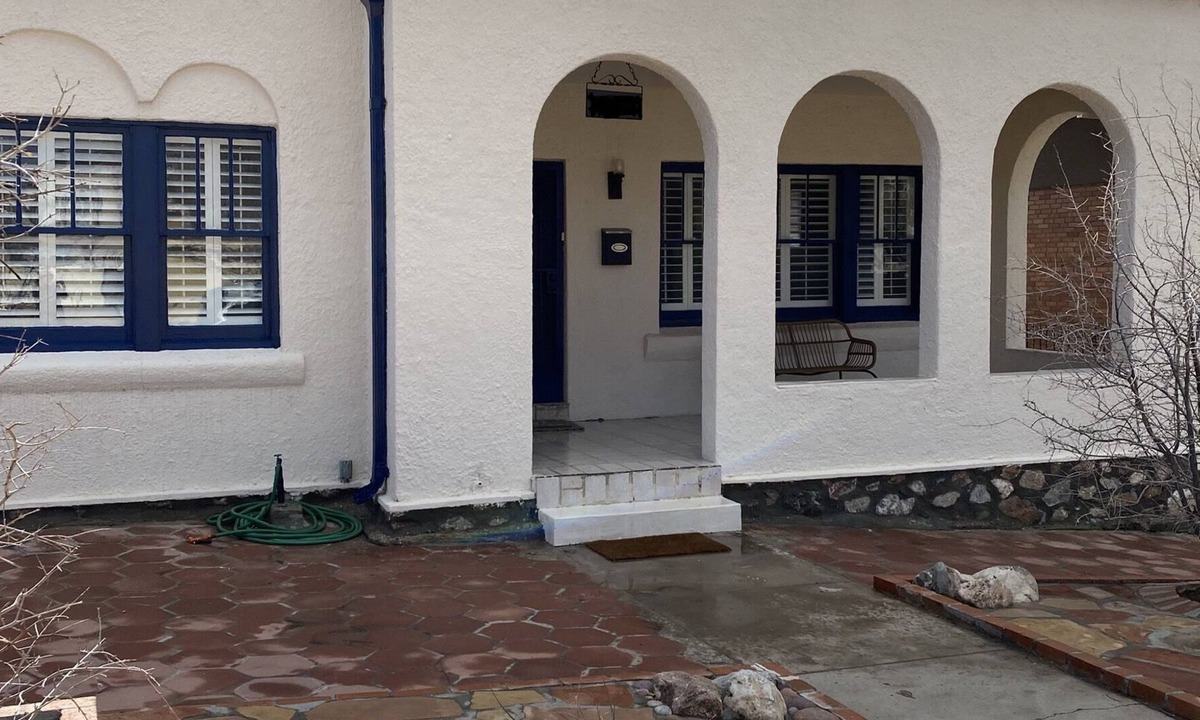 El Paso House | Casa Blanca Bungalow