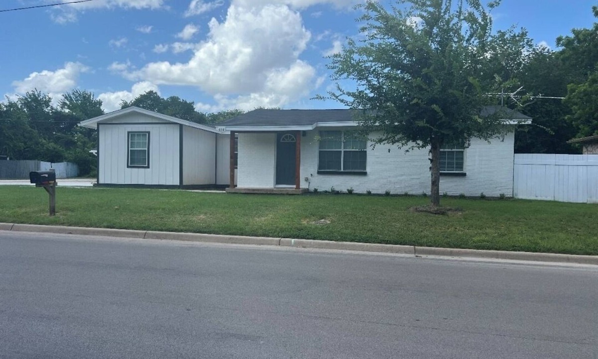 Granbury House | Casa Blanca in Granbury