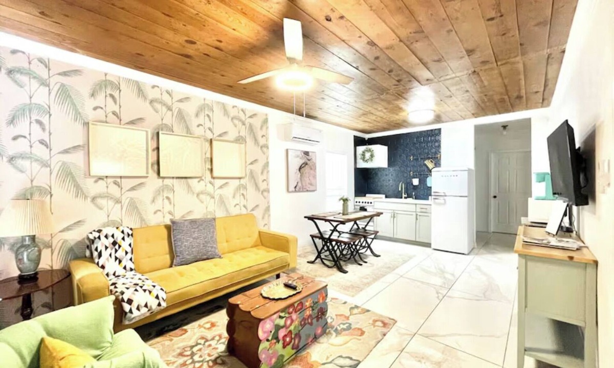 Southside House | Casa Blanca near Downtown
