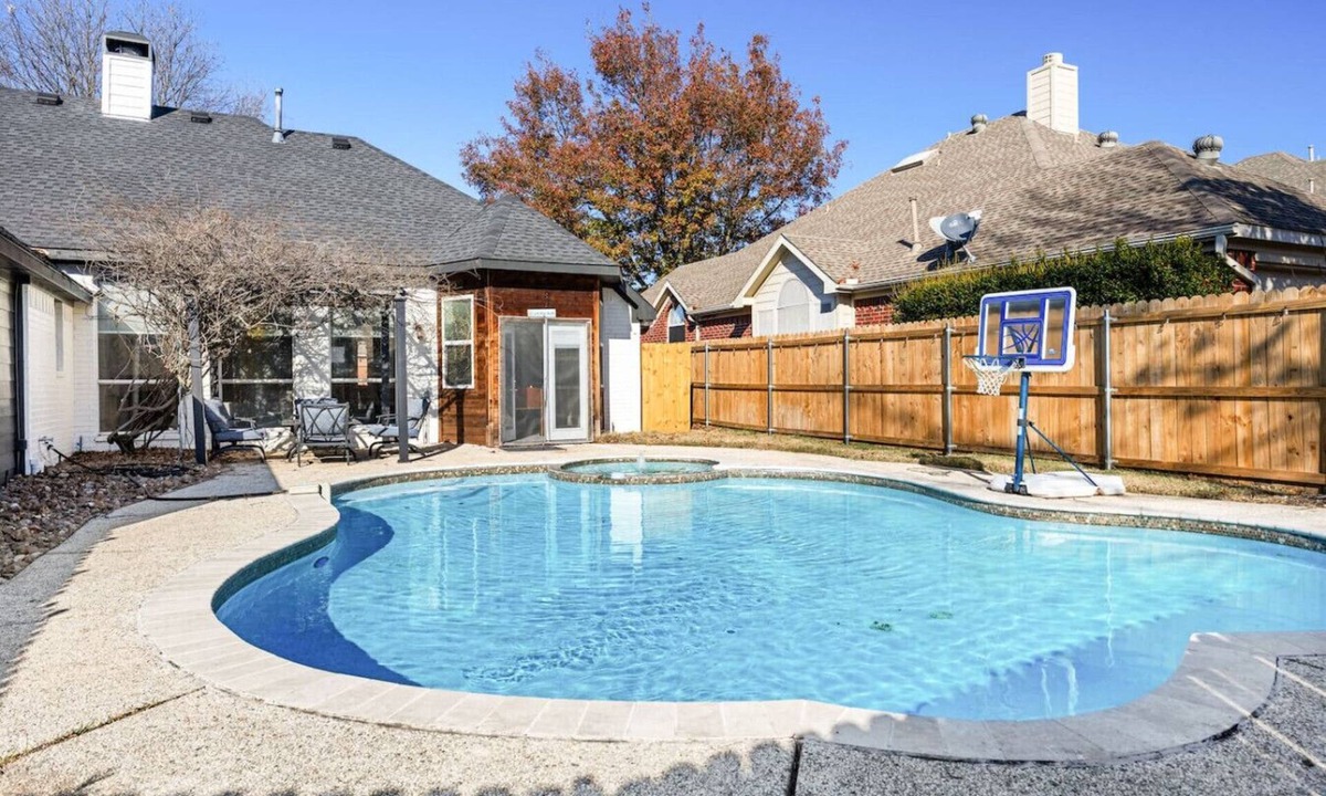 Allen House | Casa Blanca Retreat - Swimming Pool & Jacuzzi