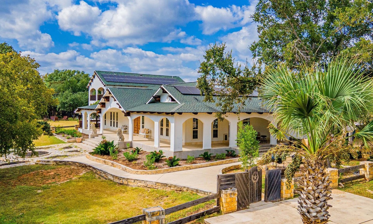 Ingram House | Casa Blanca's Main House, Riverview, 10 Beds, Group-Friendly
