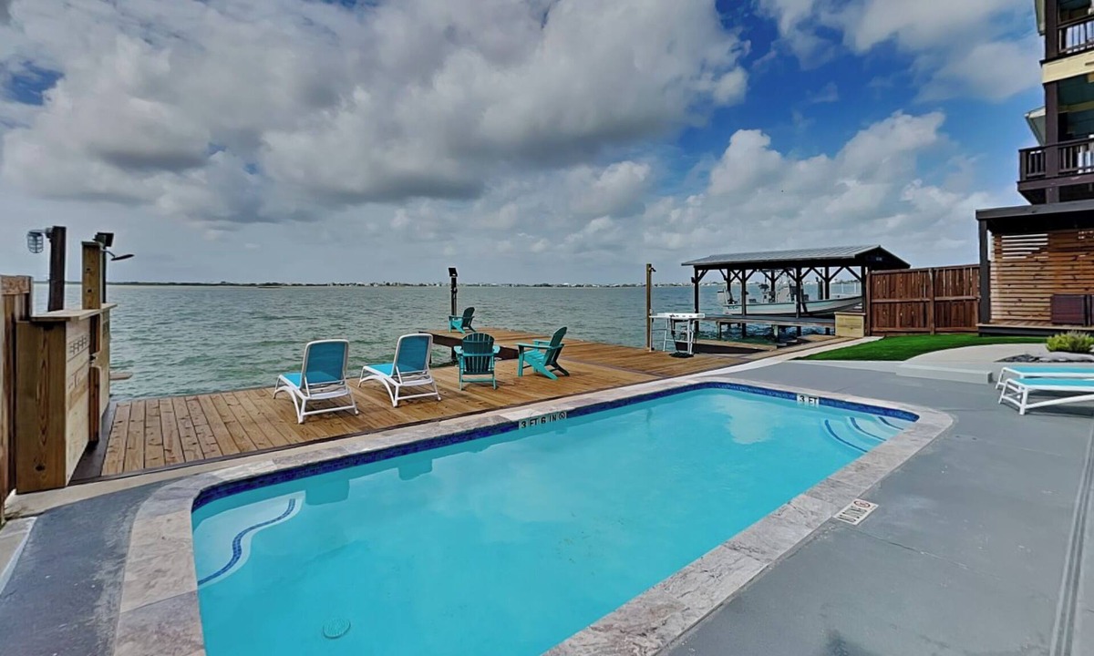 Rockport House | Casa Blanca | Waterfront, Pool + Pier