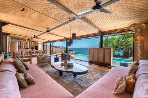 Mushroom Bay Villa | Casa Bonita - 4BR ocean & sunset view, Lembongan