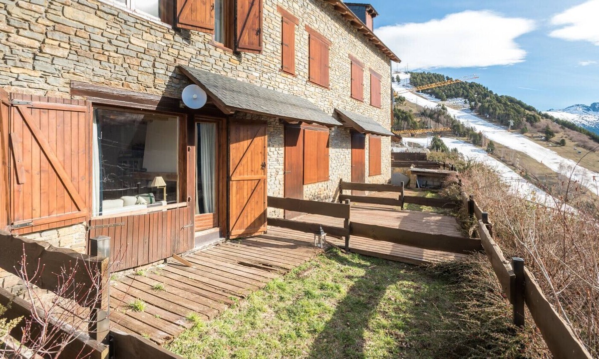 Baqueira Ski Chalet | Casa Bosque by Totiaran