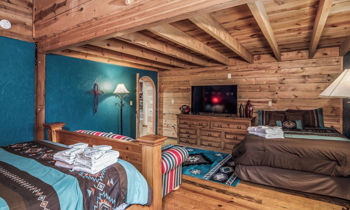 Ruidoso Cabin | Casa Campolla | Wooded Views + Hot Tub & Game Room