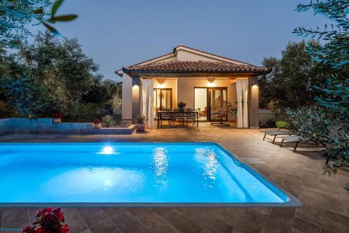 Pula Villa | Casa Canziana for 6 people with private pool in Pula