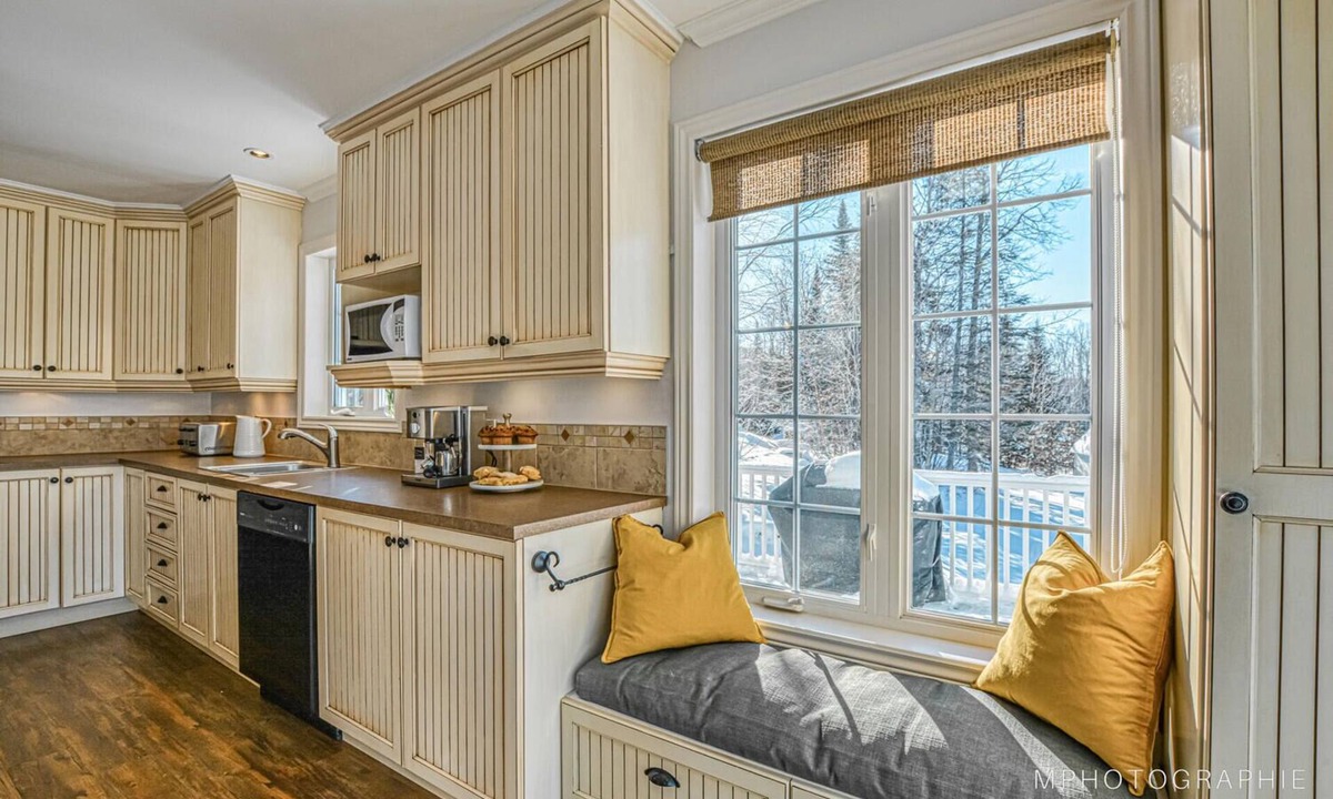 Lac-des-Plages Ski Chalet | Casa Carpe - Lakefront property w/fireplace & spa