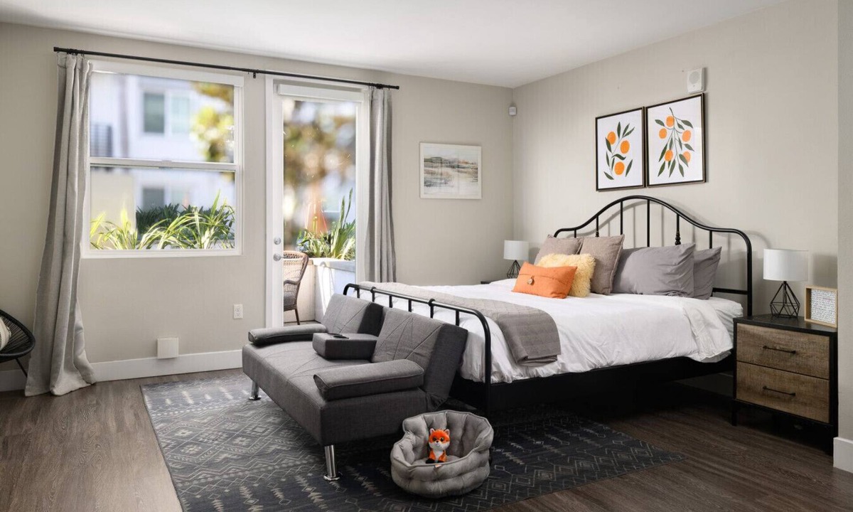 Orange Apartment | Casa Clementine - 10 min to SNA/Beach + Free Parking