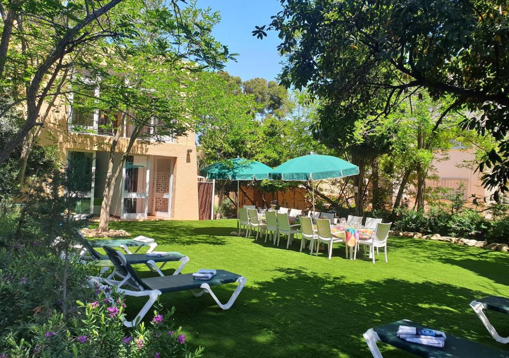 Palamos Villa | Casa con jardín a 45 metros de la playa. ES.