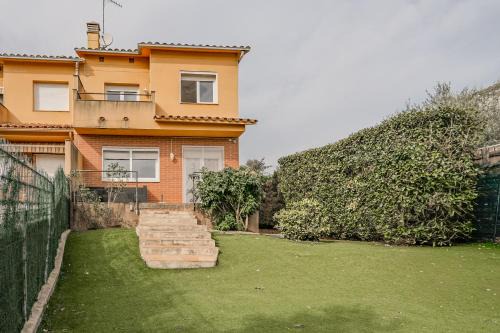 Besalu House | Casa con jardín en Besalú, ideal para familias