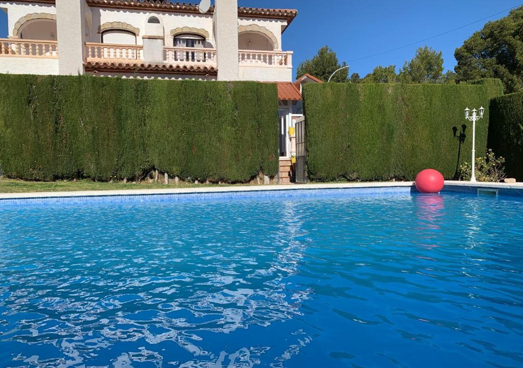Miami Platja House | Casa con piscina para 5 personas