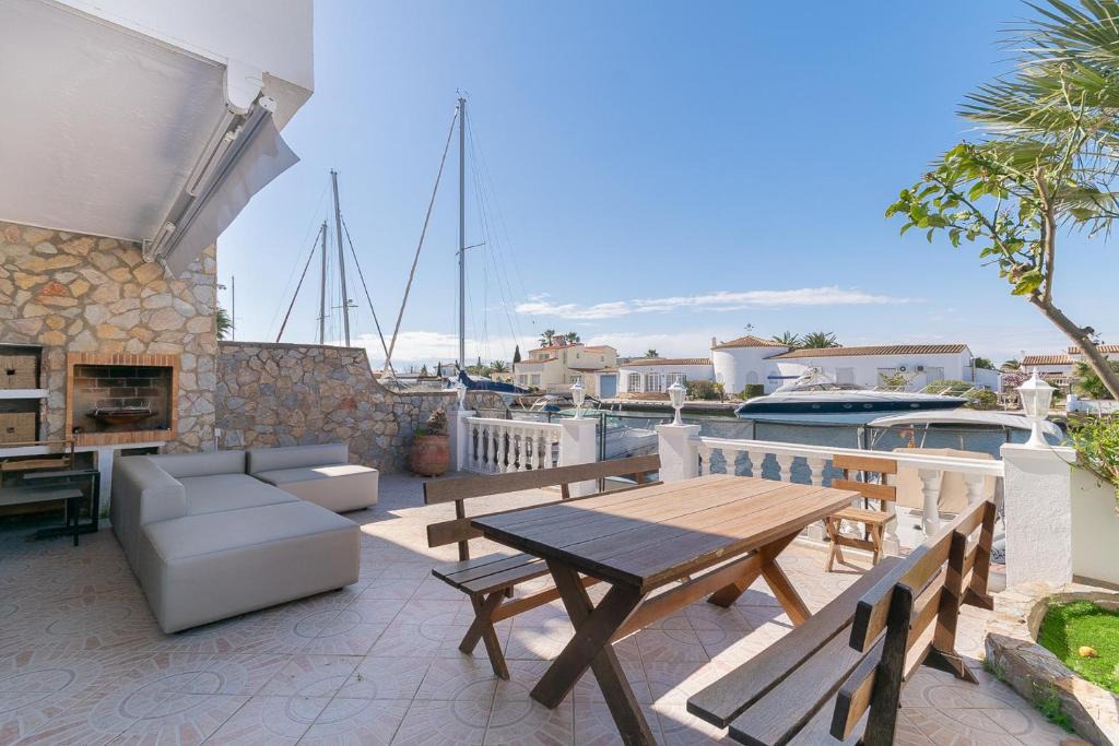 Pedrinya House | Casa con vista al canal