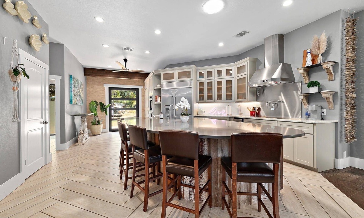 Austin Lake Estates House | Casa de Austin : Private Luxury Home On Secluded Lot; Awesome Pool/Hot Tub!