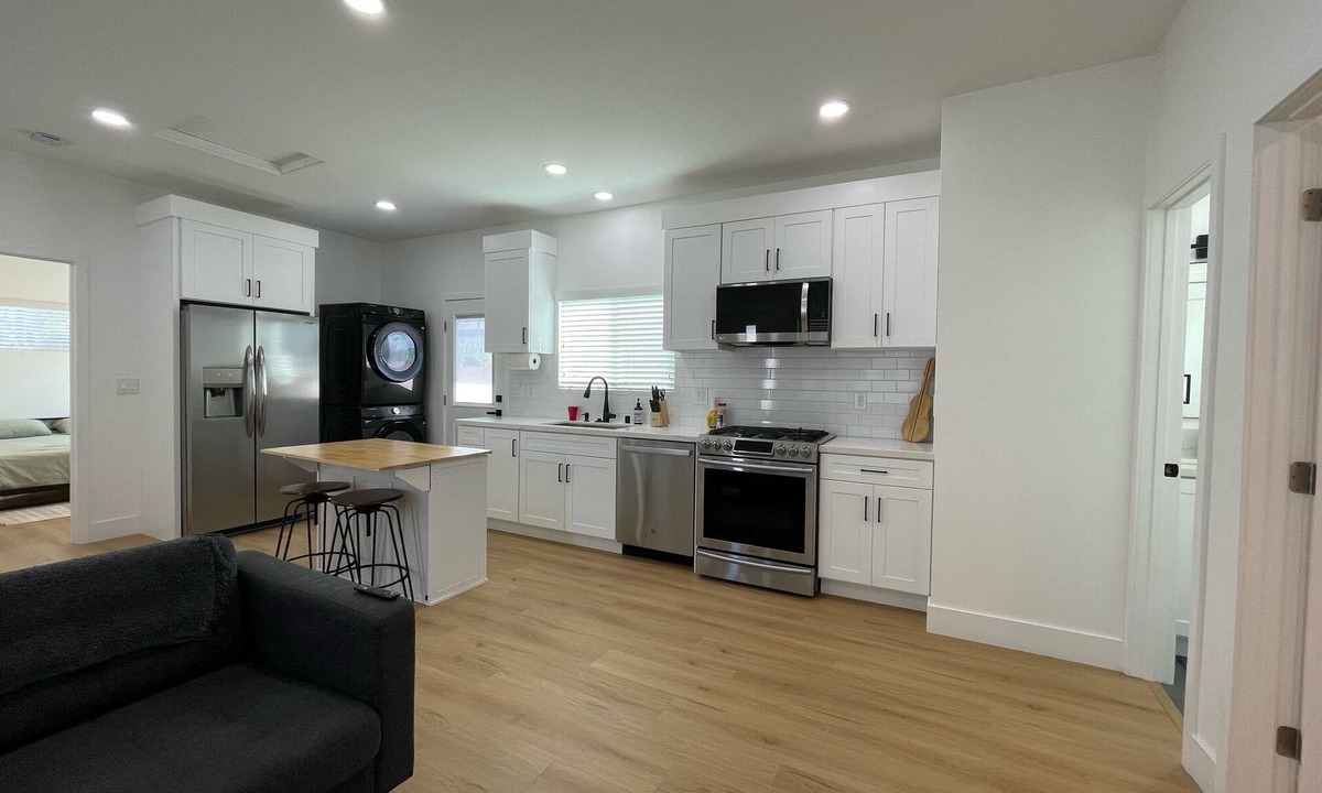 Fairhaven House | CASA DE COMFORT, 11 min from Disney Charming 2-bedroom with AC, extra bed, Wifi