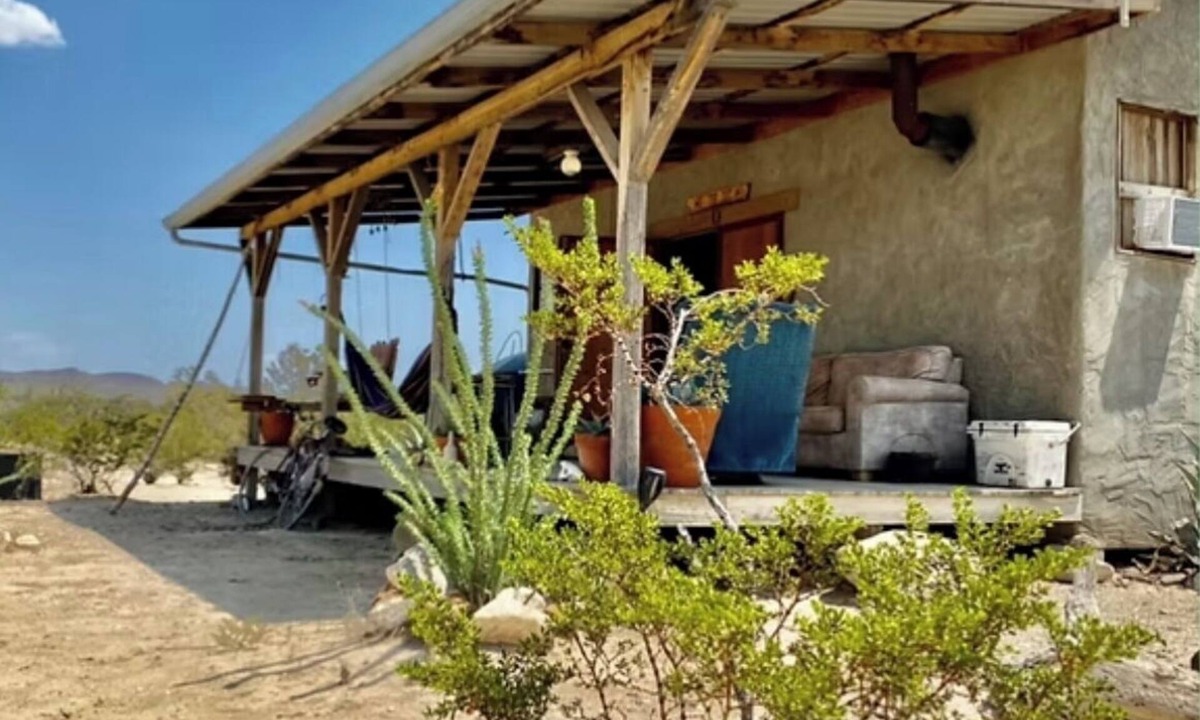 Alpine House | Casa de Creosote: Starry, cozy off-grid Cabin, Terlingua Ranch.