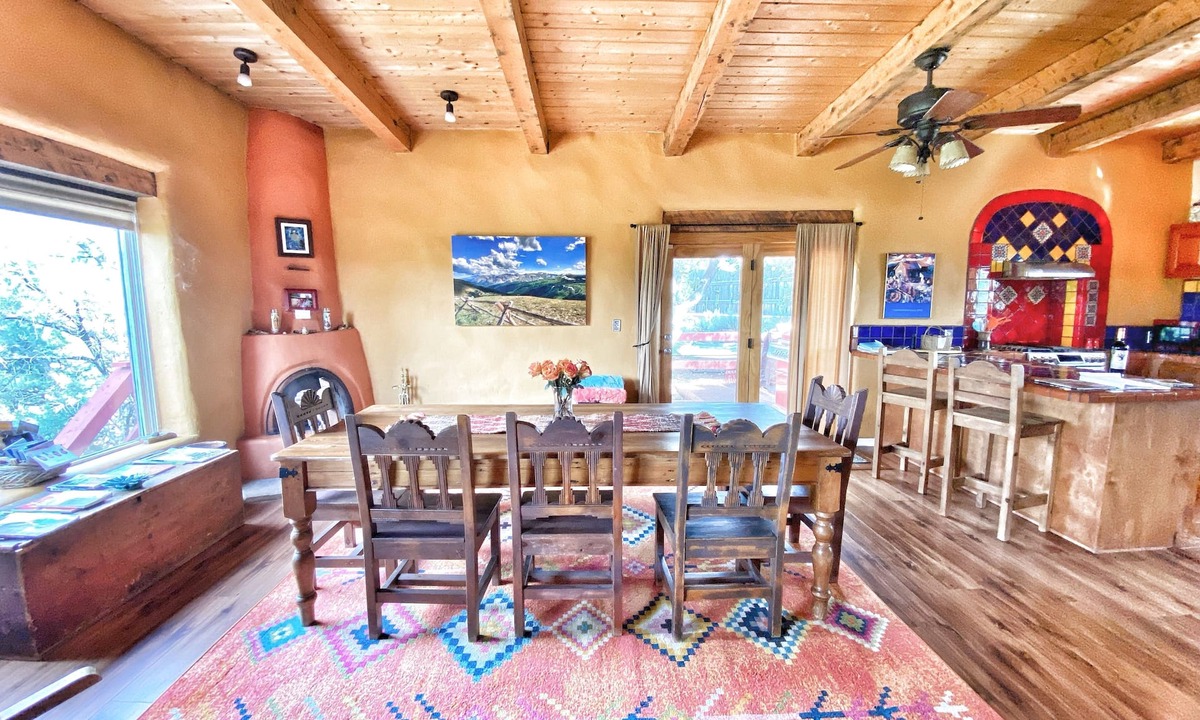Taos House | Casa De Cuentos-House of Stories