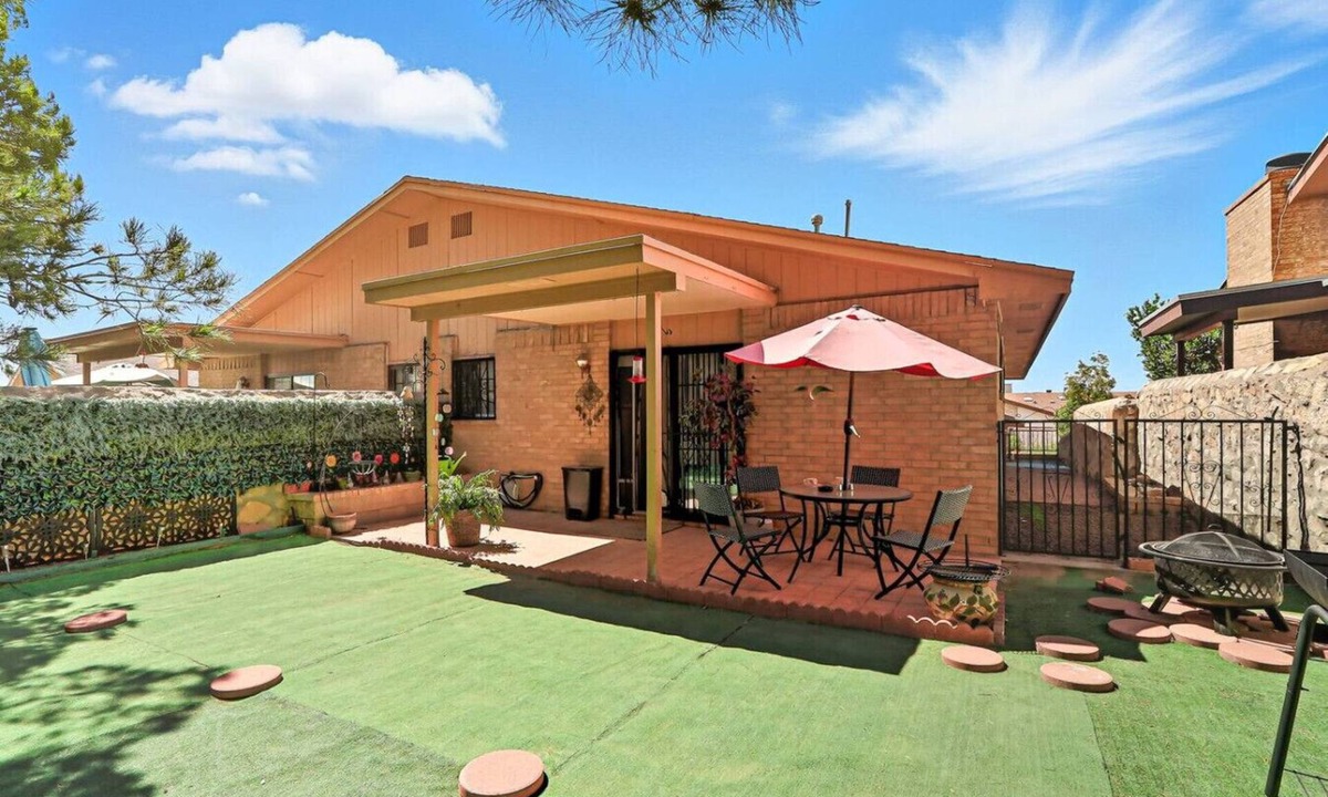 El Paso House | Casa de la Abuelita/Near I-10