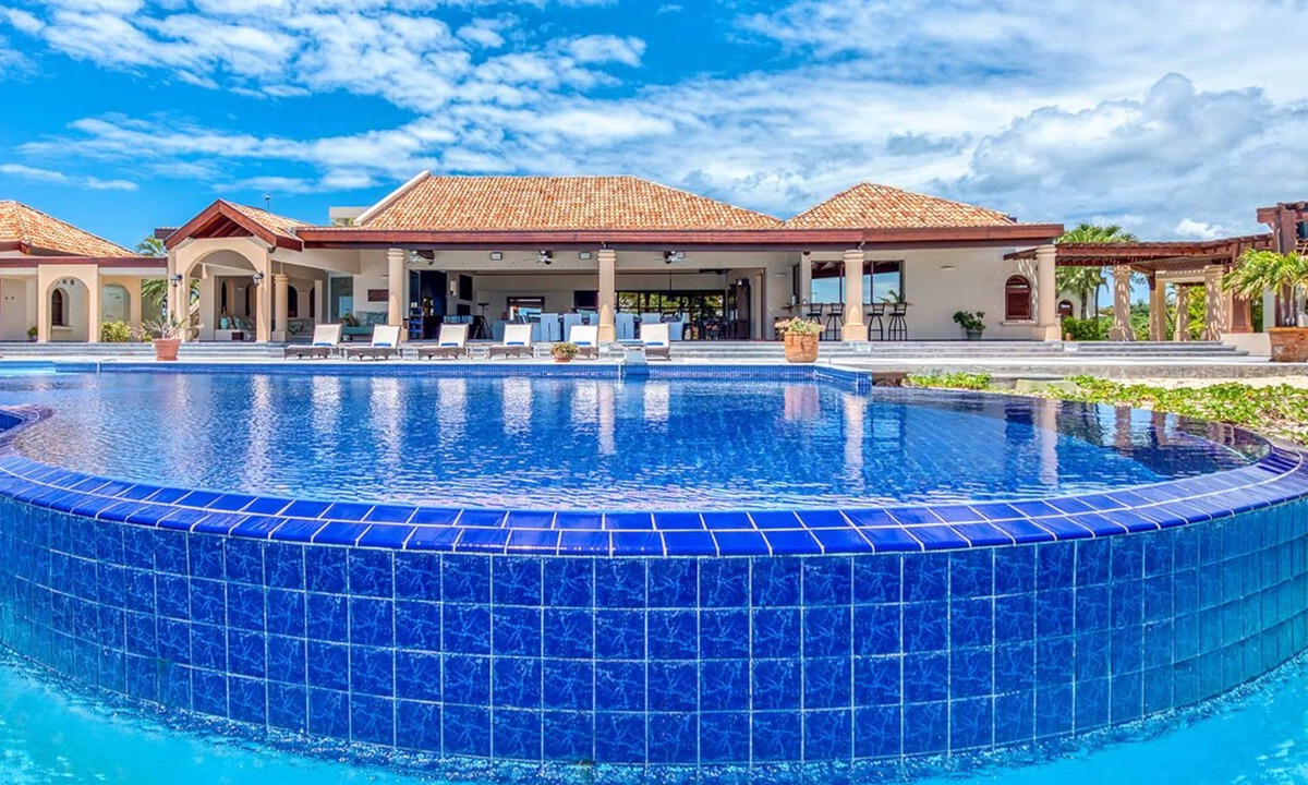 Plum Bay Villa | Casa de la Playa (4/5 Rooms)