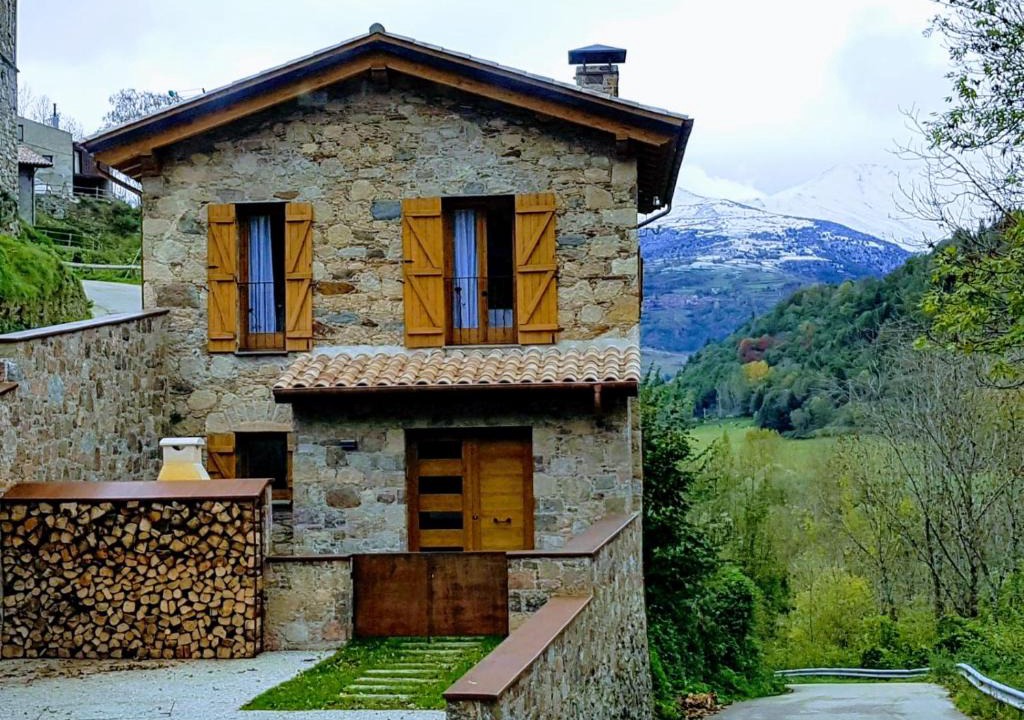 Vilallonga de Ter Ski Chalet | Casa de La Roca - Only Adults.