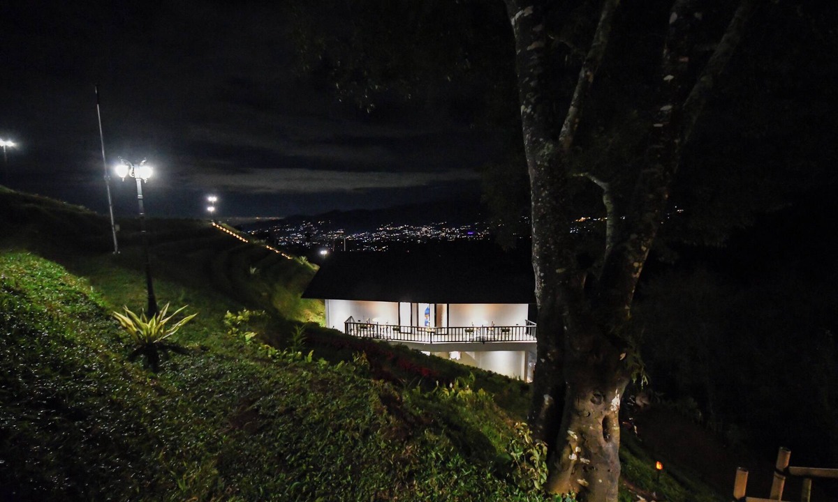 Cisarua House | Casa de Monique Villas & Glamping Retreat