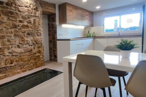 Sant Marti Sesgueioles Apartment | Casa de poble Cal Casellas