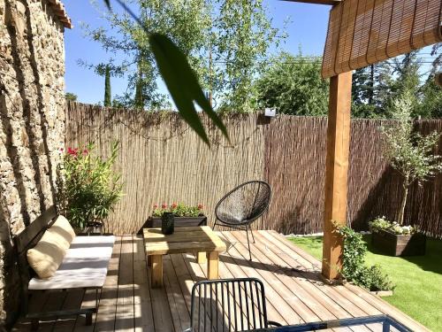 Navas de Riofrio House | Casa del Concejo Segovia Escapada rural con chimenea y jardín privado
