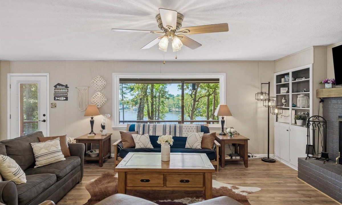 Hawkins House | Casa Del Lago - Cozy Lake Hawkins Waterfront Retreat!