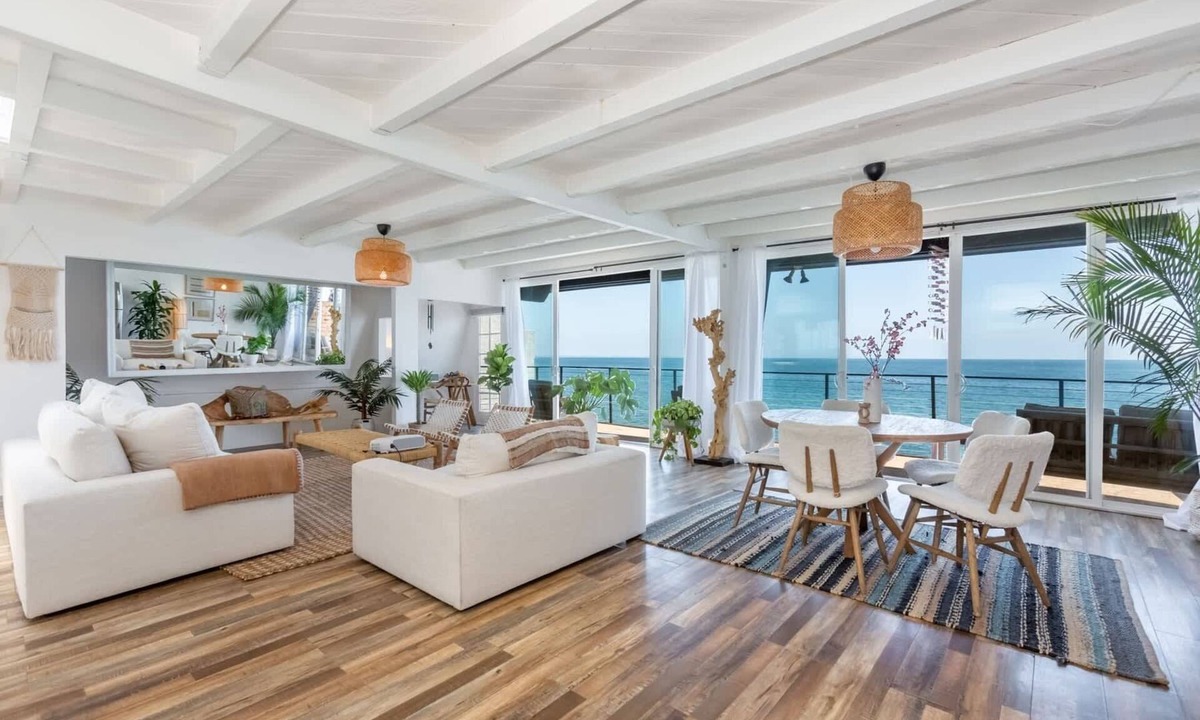 Eastern Malibu House | Casa del Mar by Oraklus