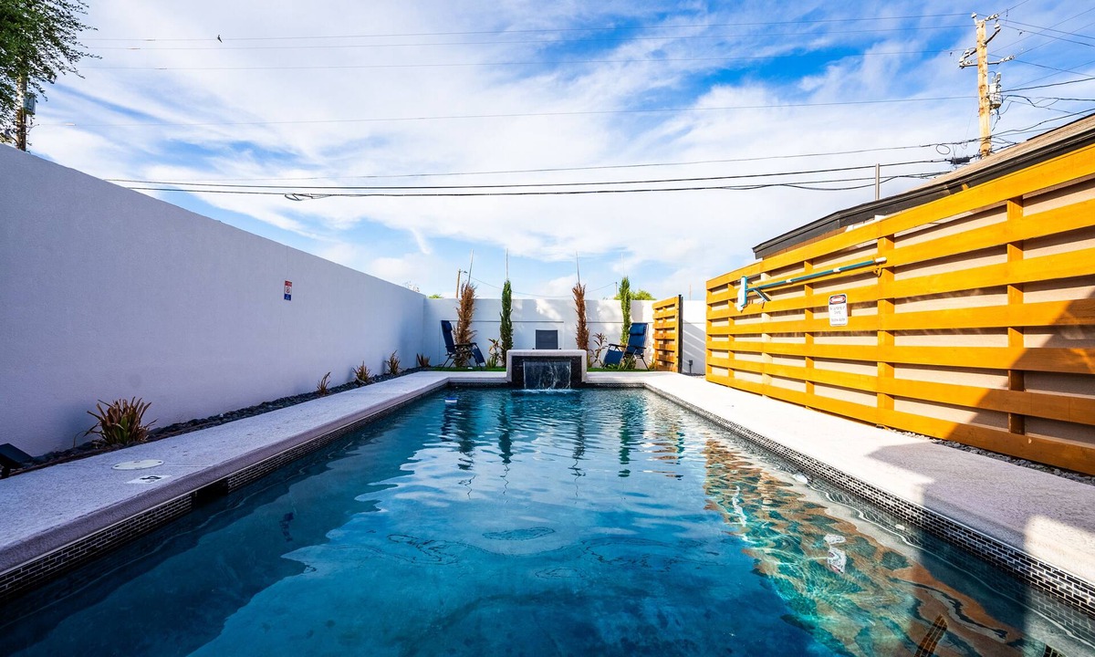 Eastern Division House | Casa del Sol: Chic Family Home with Heatable Private Pool & Guest House