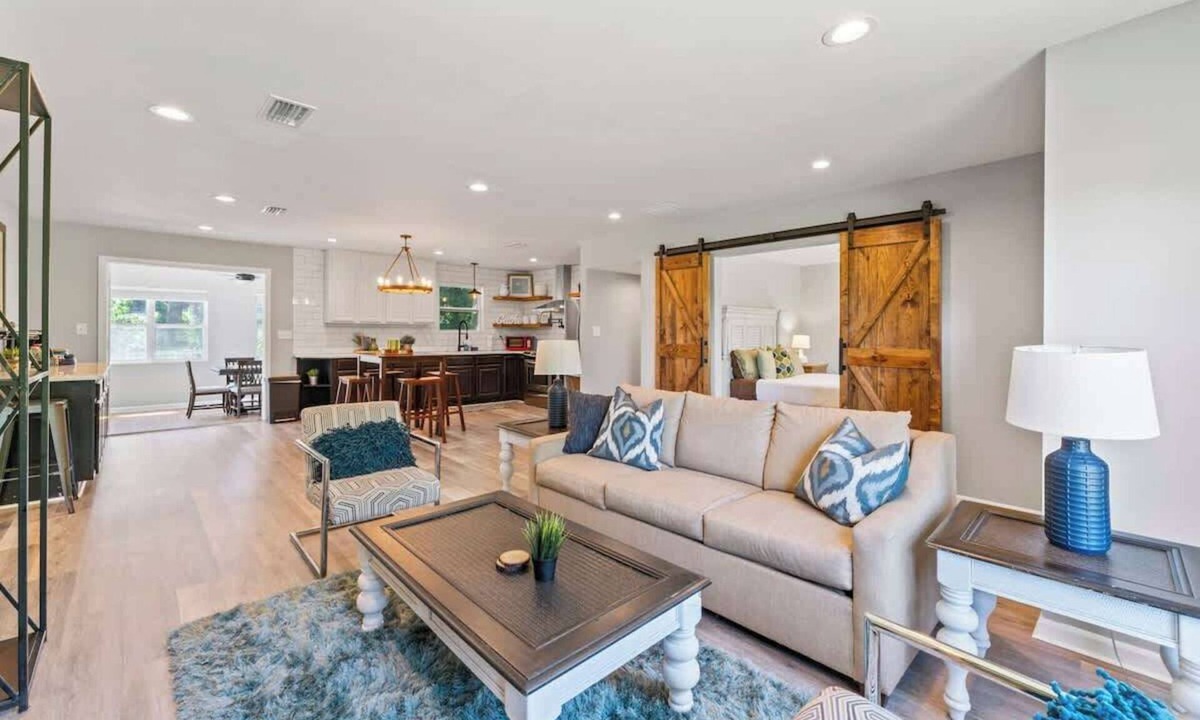 Lakewood House | "Casa Del Sol Retreat" Front Porch, W/D, 4-Br