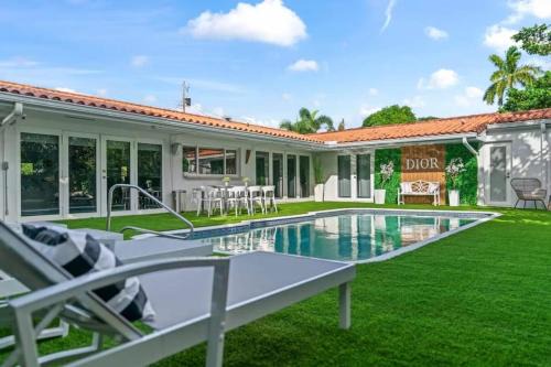 Ojus Villa | Casa Dior Waterfront Pool Beach