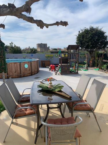 Deltebre House | Casa Enric , con zona infantil, piscina y parking privado