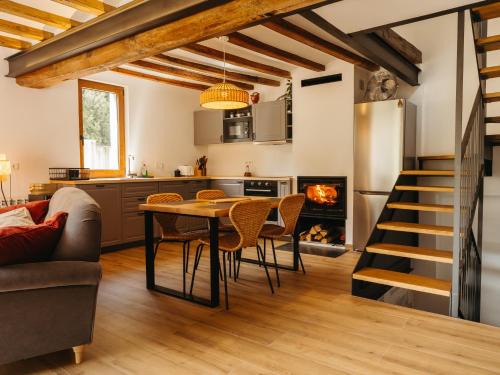 Ribes De Freser Apartment | Casa espaiosa amb llar de foc