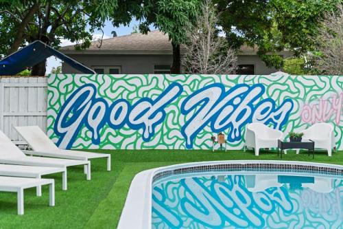 Hallandale Beach House | Casa Eva Turfed Pool 5Br 10 Mins Beach