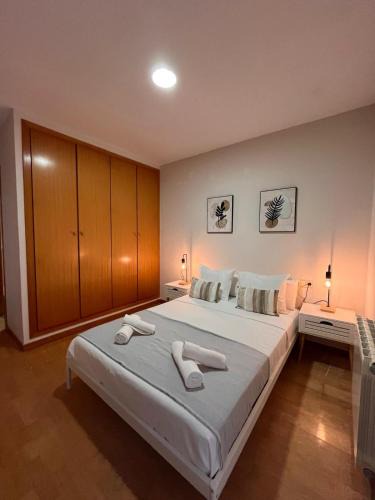 Paterna Apartment | Casa familiar 3 dormitorios Jardín Piscina Barbacoa Zona de entrenamiento