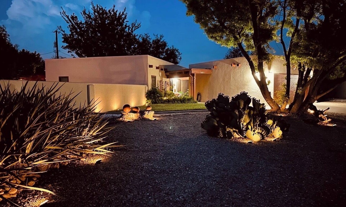 Roswell House | Casa Feathergrass