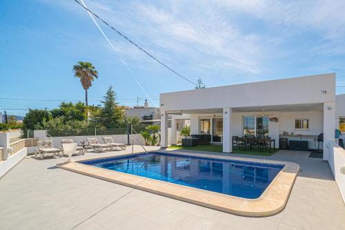 L'Alfas del Pi House | Casa Feliz Family Villa
