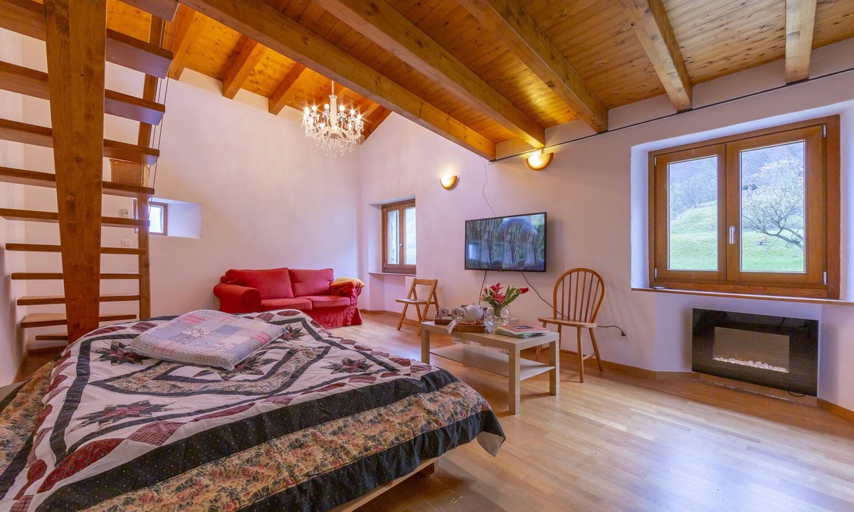 Pugerna House | Casa Gialla, Pugerna, Switzerland