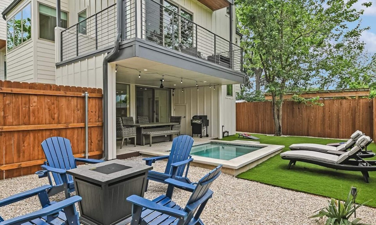 Govalle House | Casa Govalle 3BR Sleeps 8 Private Pool Retreat+ Fire Pit Near Downtown Austin