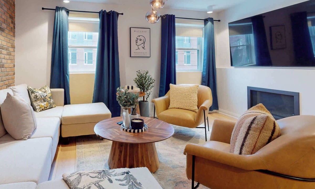 Leslieville Hotel | Casa Hotels: Elegant 2BR Suite in Leslieville
