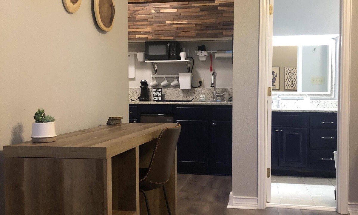 Vance Jackson Apartment | Casa Indigo - Cozy & Chic in GREAT LOCATION!