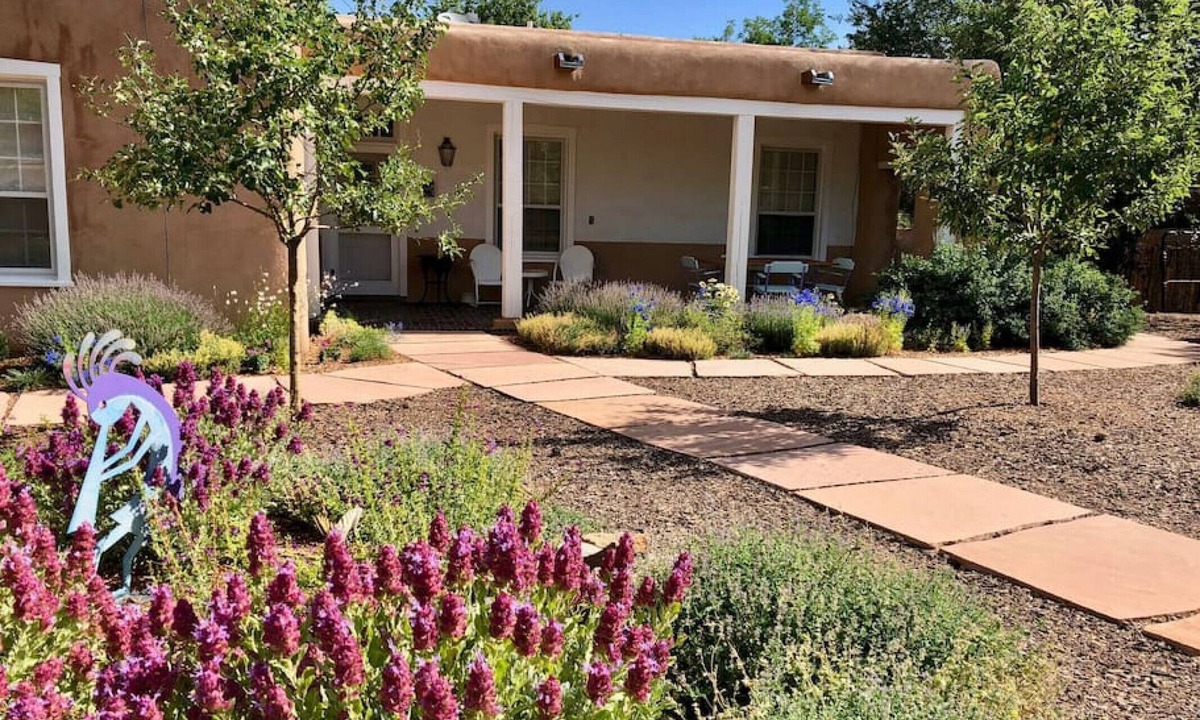 Santa Fe House | Casa Jardín - 3 bed/2bath with Central AC
