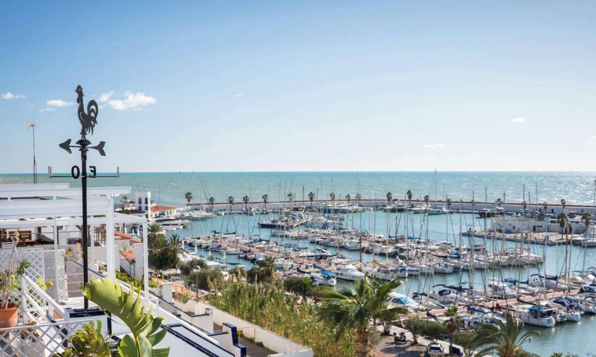 Sitges Ski Chalet | Casa Jetty with sea views, A/C by marina and beach
