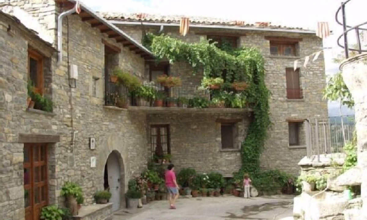 Ainsa-Sobrarbe Cottage | Casa Lanau for 4 people