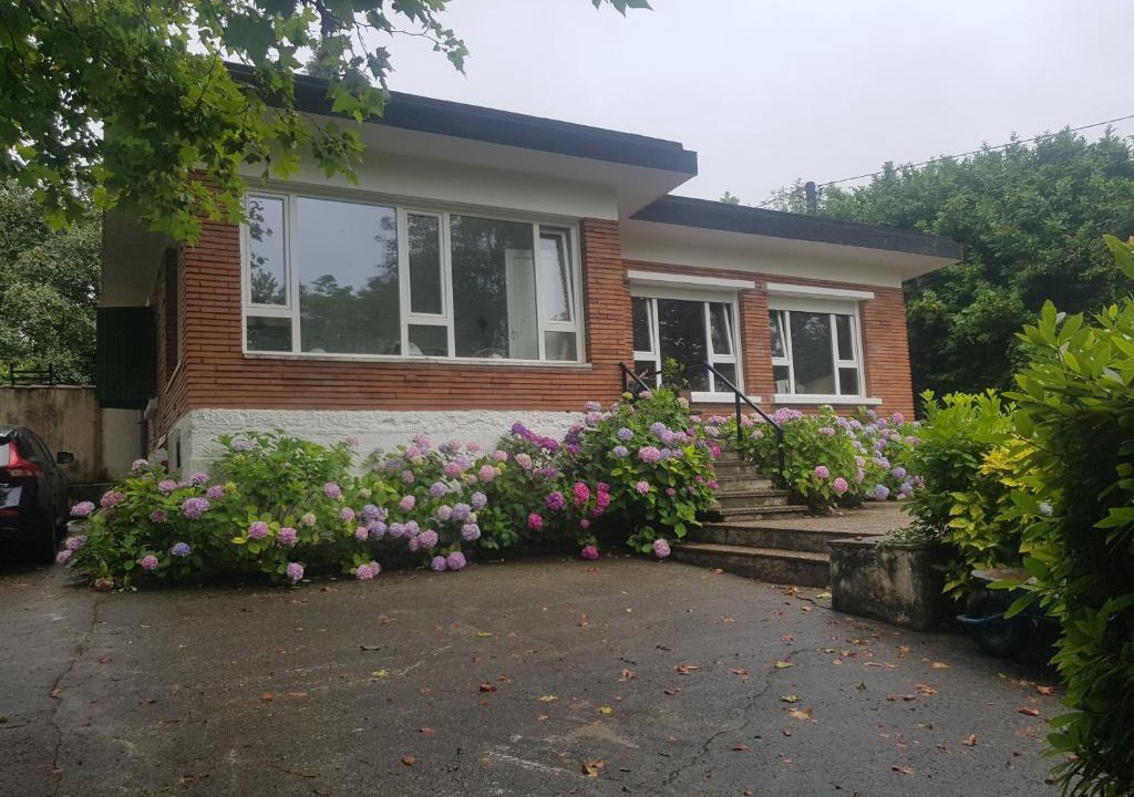 Oiartzun Villa | Casa Lekutxoa con amplio jardín cerca de San Sebastián