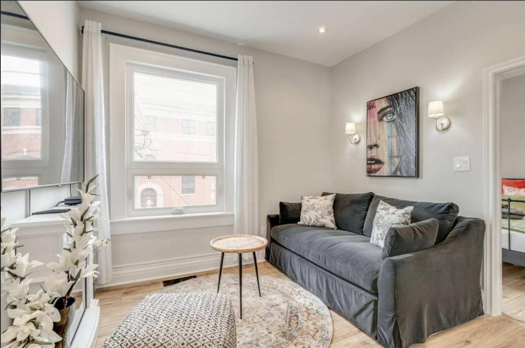 Leslieville Hotel | Casa Leslieville - 2BR Suite with LRG Patio