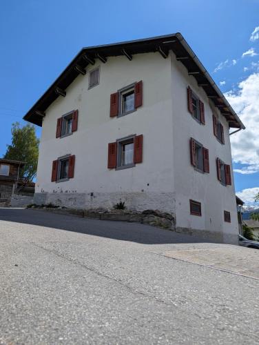 Tavanasa House | Casa Letizia