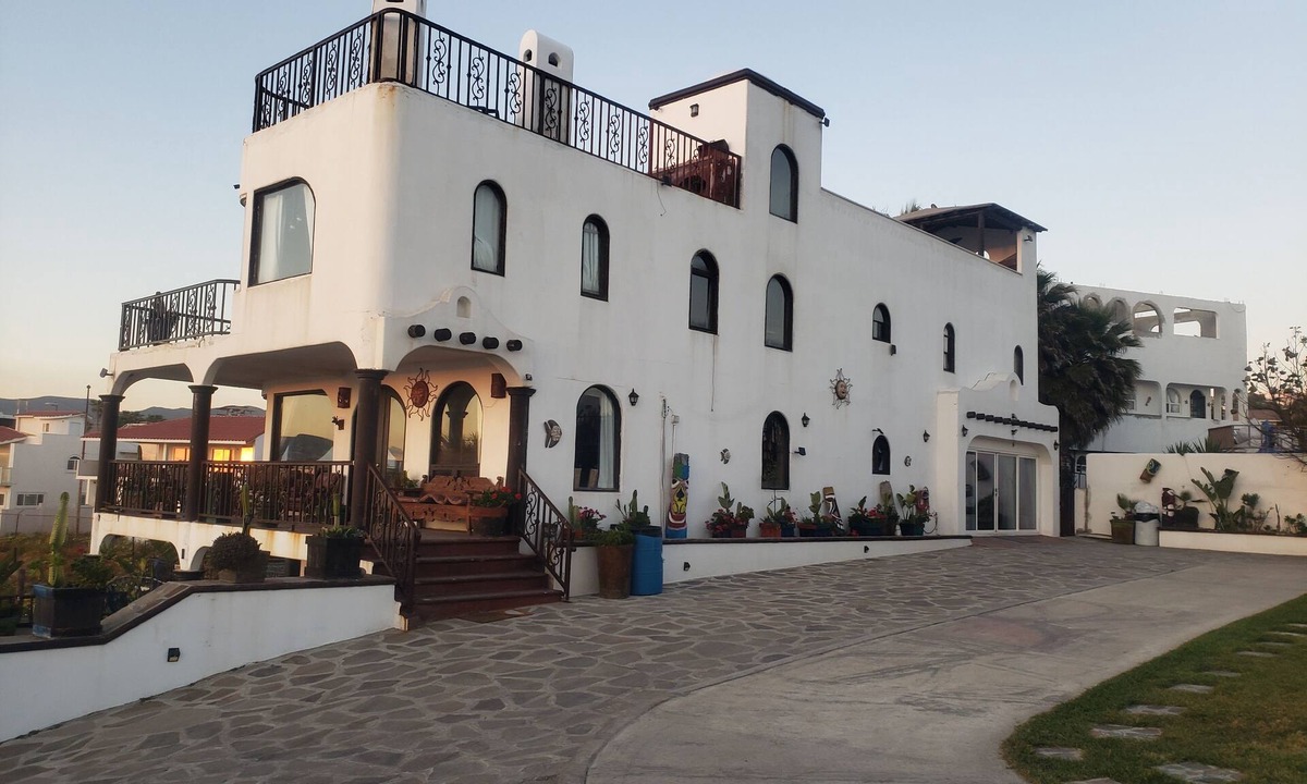 Primo Tapia Villa | Casa Luna - Large Oceanfront Villa - sleeps 20+ pool, jacuzzi, beachfront & bbq