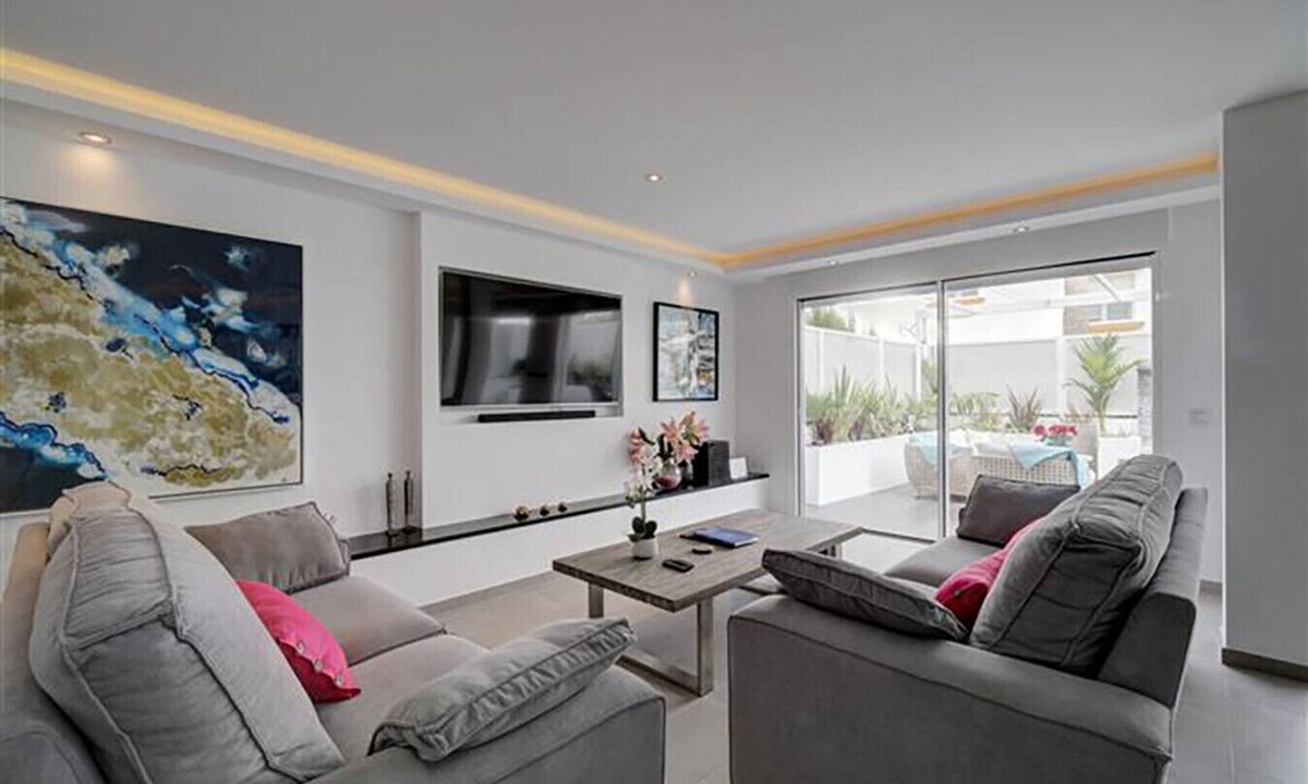 Golden Mile Ski Chalet | Casa Luna - Marbellamar